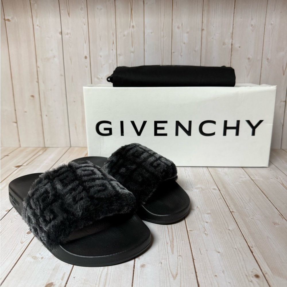 Givenchy 4G Logo Printed Fur Slide Sandals Black Sz 38 / 8